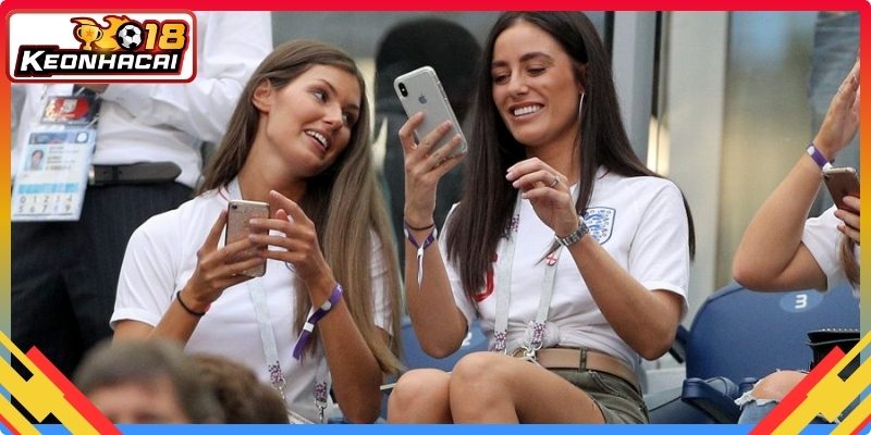 Top 5 Wags Nóng Bỏng Nhất - Sắc Đẹp Sức Hút Bên Lề Sân Cỏ 3 Top 5 WAGs nóng bỏng nhất không thể bỏ qua Fern Hawkins